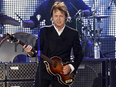 Paul McCartney na snmku z ervence 2009